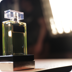 visuel_parfum_filiere_advertising_debouche_sup_de_creation